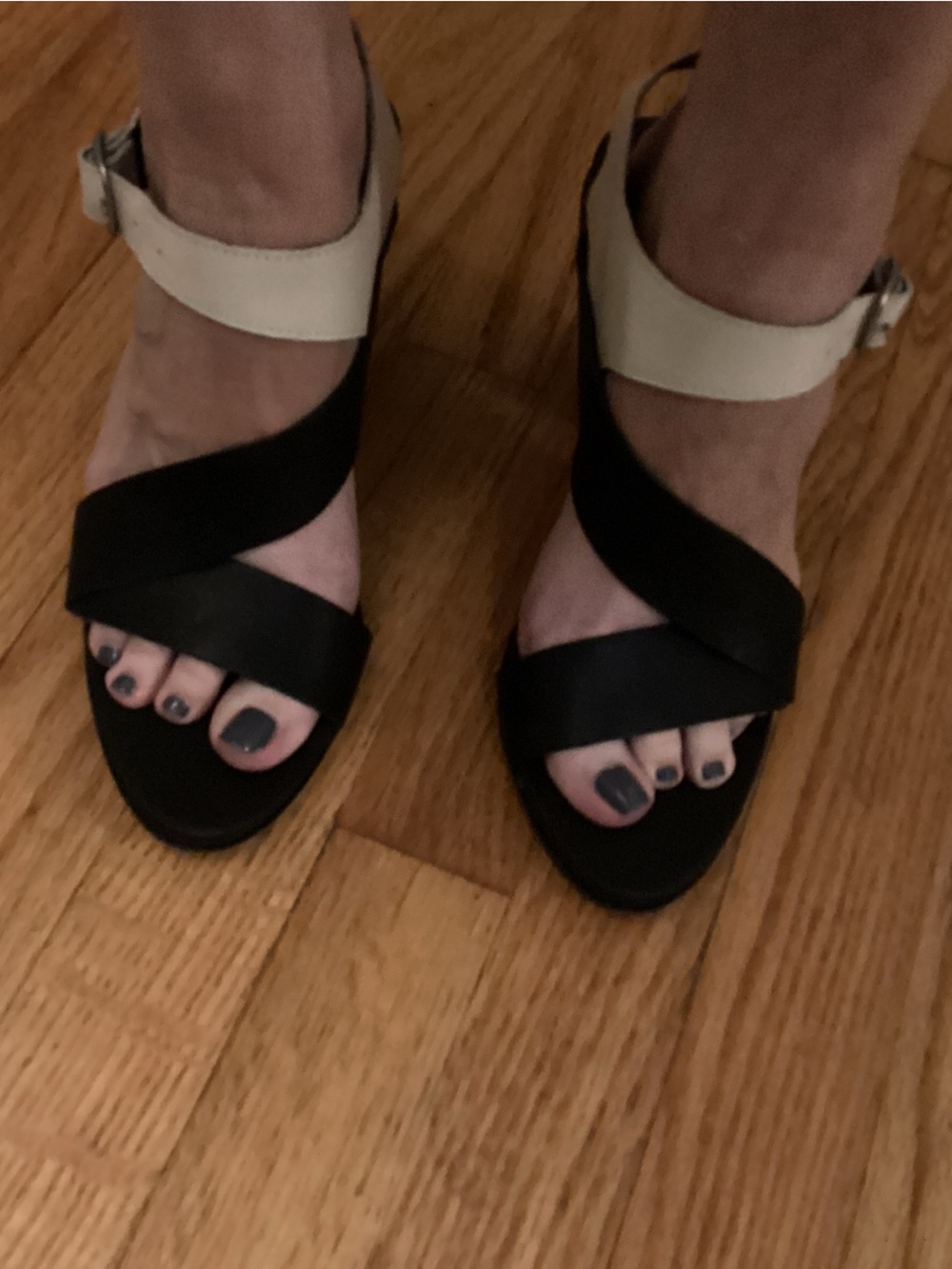 Emu Two-Tone Crisscross Ankle Strap Sandals in Black and Cream size 8